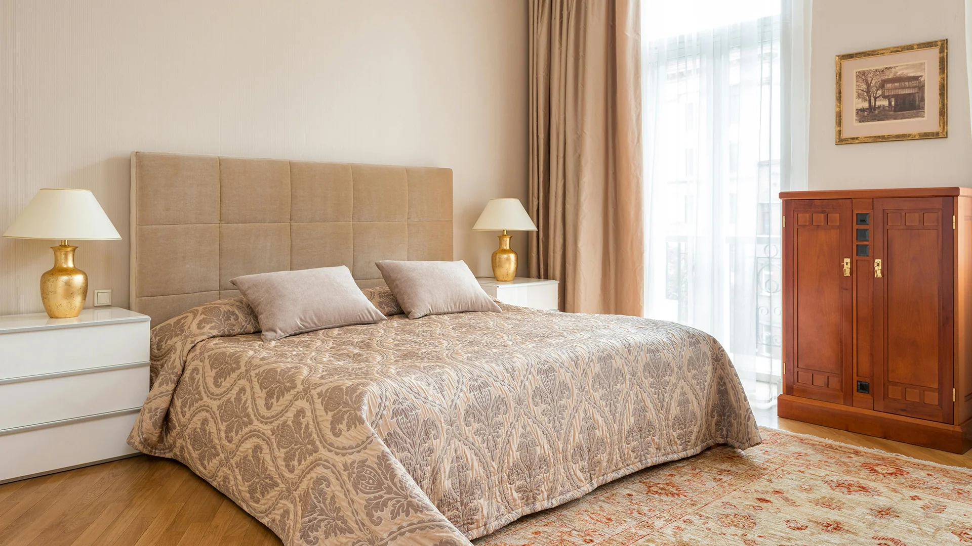 ssClassic Wooden Bed